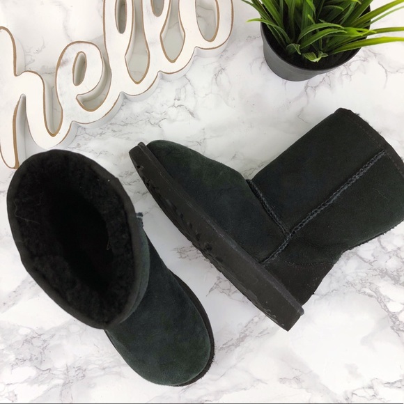UGG Other - UGG Classic Short Shearling Kids Boots Black sz 1